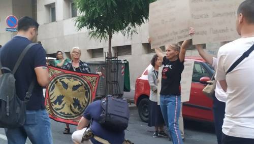 Beograd: Na otvaranju izložbe 'Duša Srebrenice' skandirali Mladiću