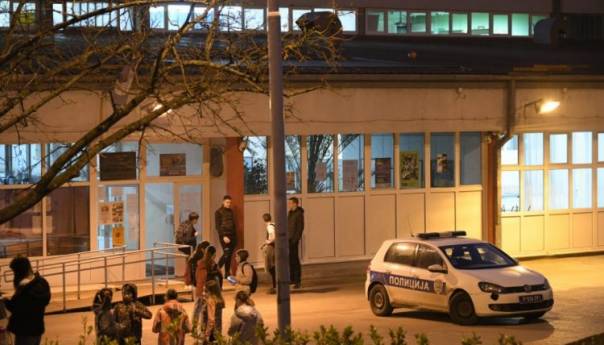 Beograd: Nepoznata osoba pucala iz puške na školsko dvorište