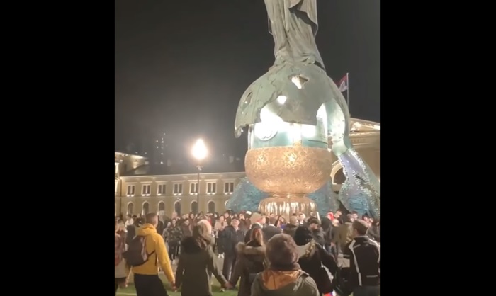 Beograd: Protestovali protiv korona-mjera igrajući kolo