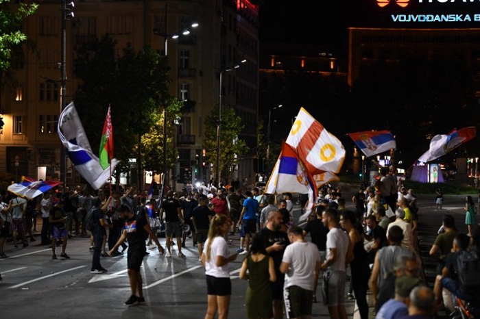 Beograd slavi pobjedu opozicije u Crnoj Gori