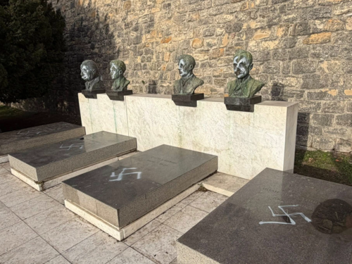 Beograd: Svastikama vandalizirani spomenici herojima NOB