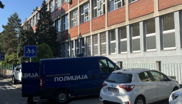 Beograd: U više od 100 škola dojave o postavljenim bombama
