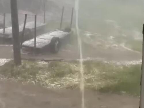 Beograd zahvatilo nevrijeme s kišom, rijeke na ulicama