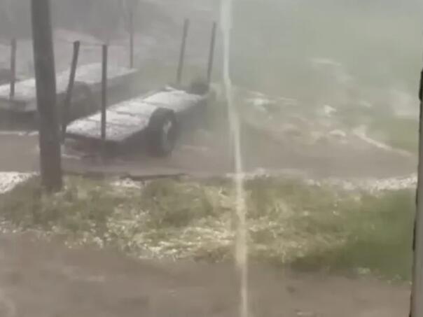 Beograd zahvatilo nevrijeme s kišom, rijeke na ulicama