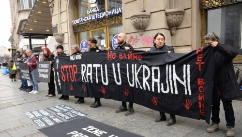 U centru Beograda skinuo majicu i pokazao tetovažu zločinca Mladića