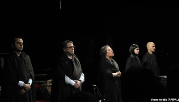 Beogradska premijera predstave 'Srebrenica. Kad mi ubijeni ustanemo'