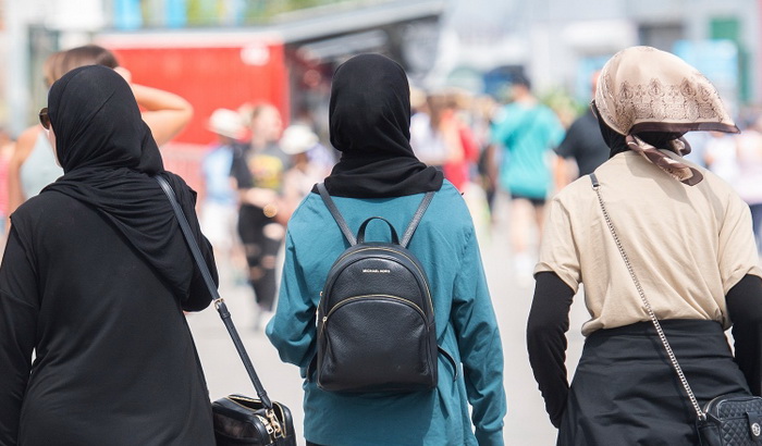 Berlin dozvolio muslimanskim prosvjetnim radnicama da nose maramu