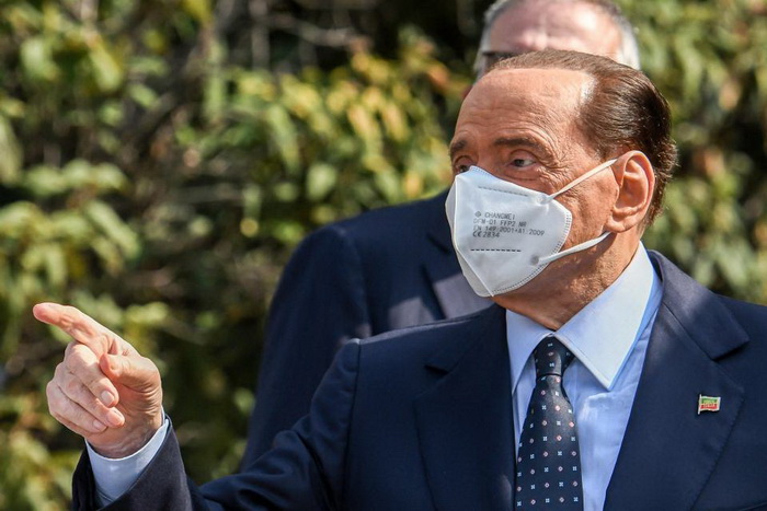 Berlusconi proveo noć u bolnici nakon "slučajnog pada"