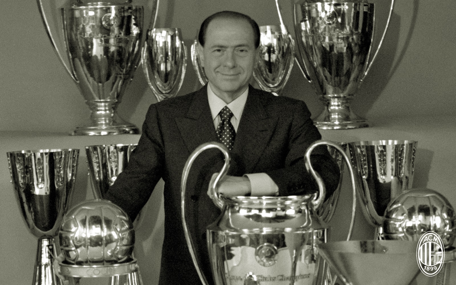 Berlusconiju odaju počast i u fudbalskom svijetu