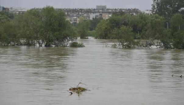 Besana noć u Međimurju: Vatrogasci i volonteri osiguravaju nasipe