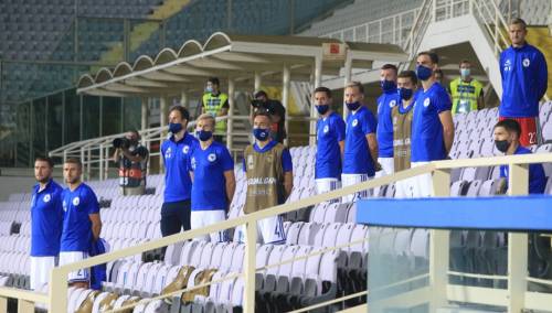 Objašnjeno zašto je Bešić sjedio tokom intoniranja himne