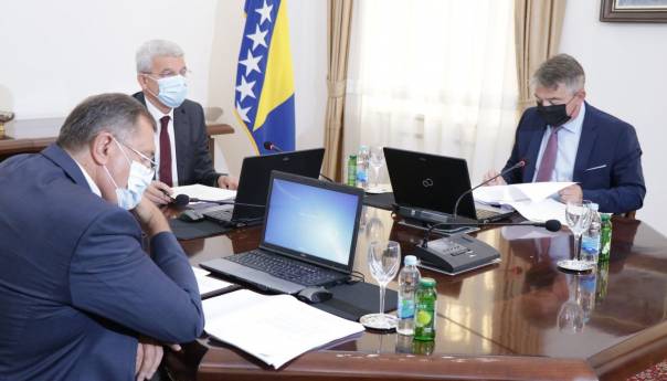 Bez minute šutnje za Krajišnika na sjednici Predsjedništva BiH