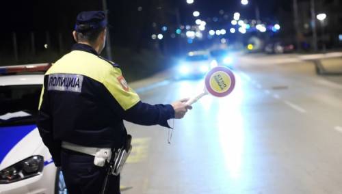 Bez vozačke vozio neregistrovano auto, dužan 11.200 KM