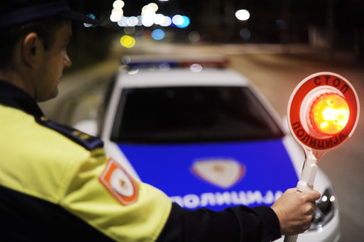 Bez zaštitne maske 57 osoba, 27 prekršilo policijski sat u RS