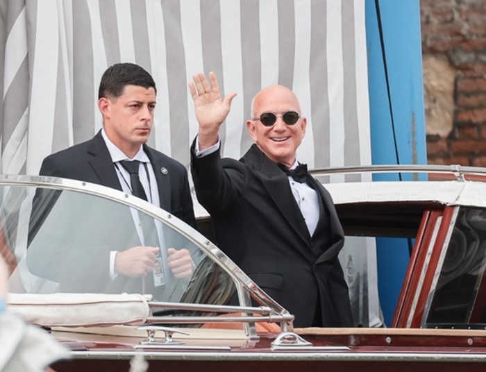 Bezos 'uhvaćen' uoči vjenčanja, nije skidao osmijeh s lica