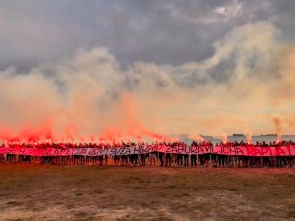 BH Fanaticosi i FK Željezničar poslali poruke mira i sjećanja na Tuzlansku kapiju