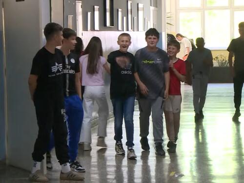 Bh. škola koja je ukinula mobitele već vidi pomake: "Djeca se više druže"