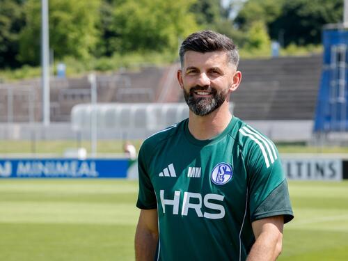 Bh. trener Miron Muslić odradio prvi trening s Schalkeom pred 3.000 navijača