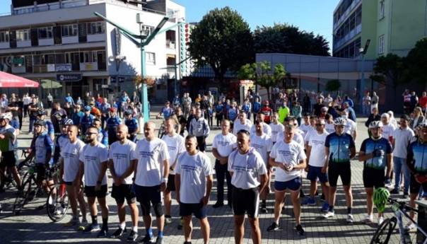 Biciklisti i maratonci iz Bihaća krenuli prema Srebrenici
