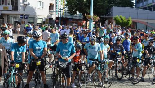 Biciklisti i maratonci krenuli iz Bihaća ka Srebrenici