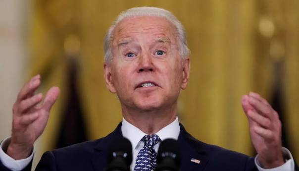 Biden najavio zabranu uvoza dijamanata, morskih plodova i votke iz Rusije