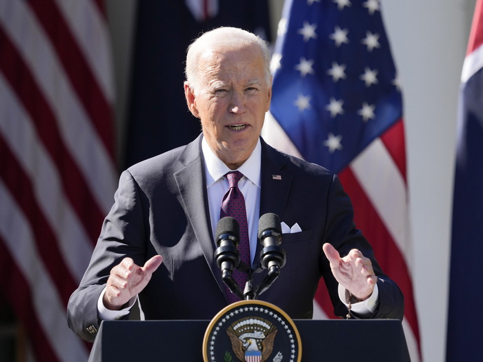 Biden o pokolju u SAD-u: Zabranimo jurišno oružje