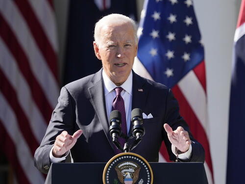 Biden o pokolju u SAD-u: Zabranimo jurišno oružje