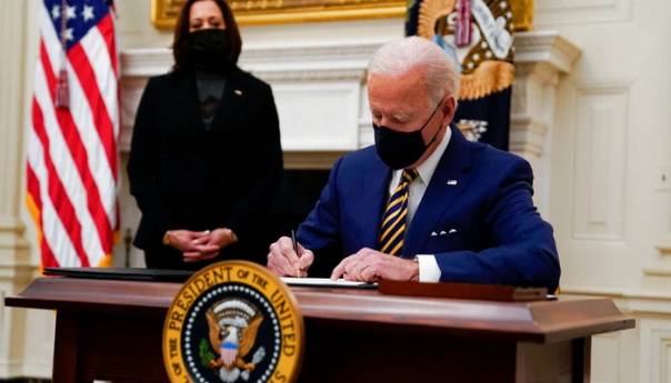 Biden poništio Trumpovu odluku - transrodne osobe mogu u vojsku