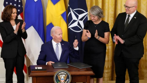 Biden potpisao dokumente o ulasku Finske i Švedske u NATO