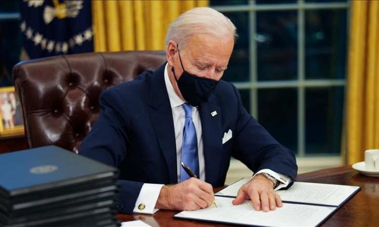 Biden potpisao naredbe kojima se poništava Trumpova imigracijska politika