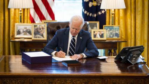 Biden potpisao plan oporavka vrijedan 1900 milijardi dolara