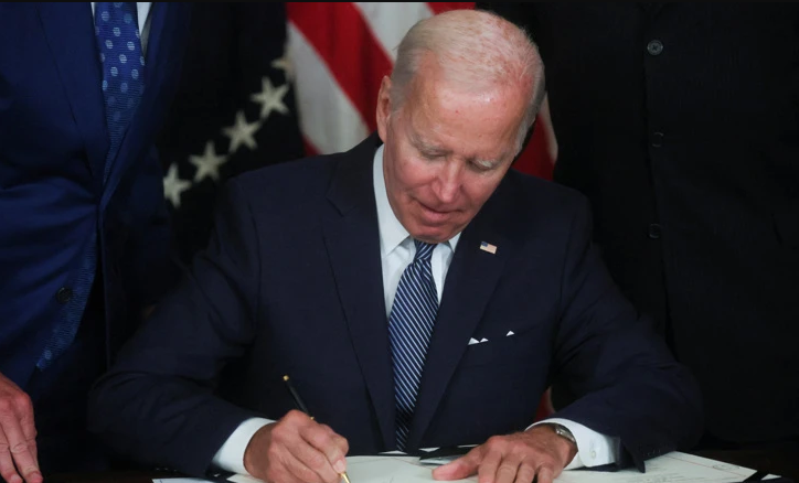 Biden potpisao važan zakonski paket