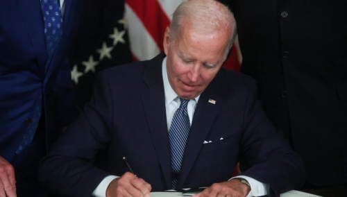 Biden potpisao važan zakonski paket