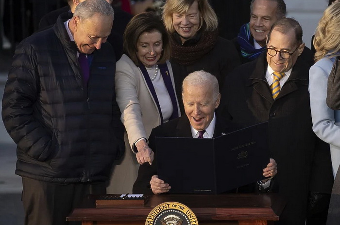 Biden potpisao Zakon o zaštiti istospolnih brakova