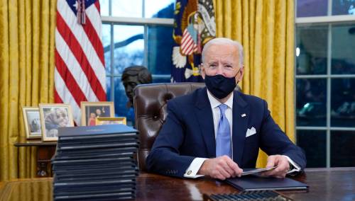 Biden prisegnuo i potpisao prve odluke - poništavanje Trumpovih