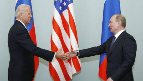 Biden sa Putinom o hakerskim napadima na kompanije u SAD-u