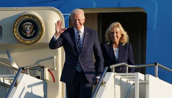 Biden stigao u Veliku Britaniju, sastaće se s Johnsonom