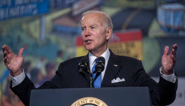 Biden sutra planira obaviti razgovor sa Zelenskim