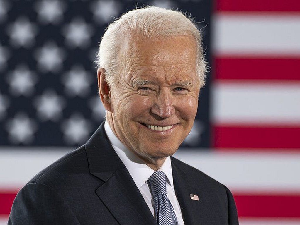 Biden u izbornoj godini oprašta studentima milione dugova