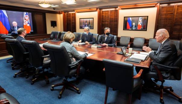 Biden upozorio Putina na sankcije, pomoć Ukrajini ako Rusija izvrši invaziju