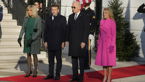 Biden uz državničke počasti primio francuskog kolegu Macrona