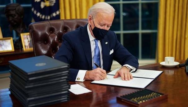 Bidenov odgovor na pandemiju koronavirusa podržava 70 posto Amerikanaca