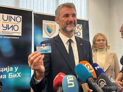 BiH kreće putem digitalizacije: Forti uručen digitalni kvalifikovani potpis UIO-a