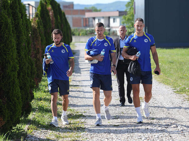 BiH odradila još jedan trening, stigao i kapiten Džeko