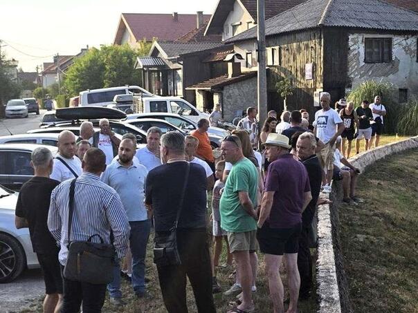 Bihać: Građani protestom ukazali na problem ispuštanja kanalizacije u Unu