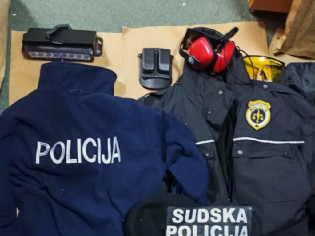 Bihać: Kod osumnjičenog lopova pronađen veći broj policijskih uniformi