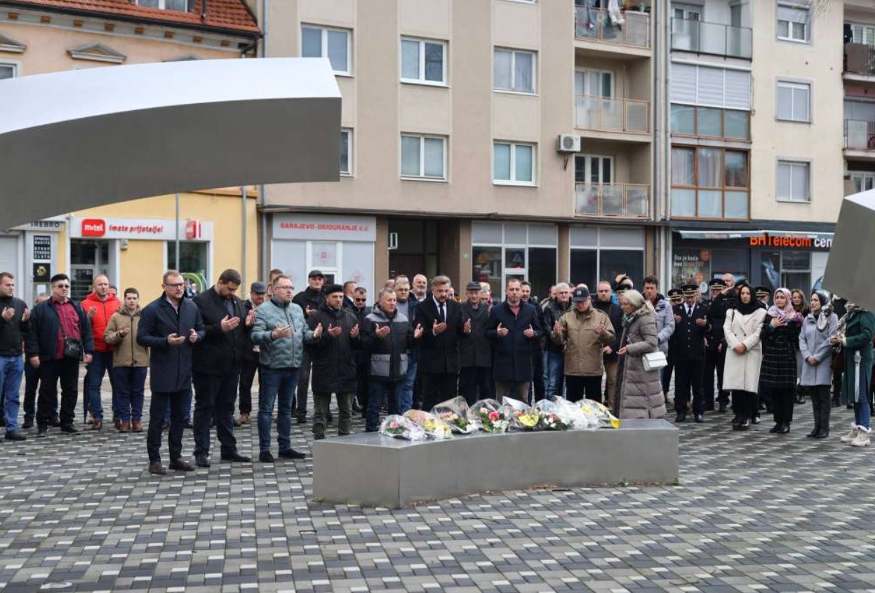 Bihać obilježio Dan državnosti: Delegacije odale počast braniocima i historiji BiH