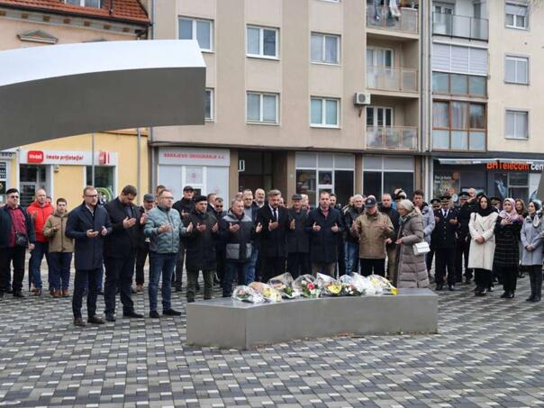 Bihać obilježio Dan državnosti: Delegacije odale počast braniocima i historiji BiH