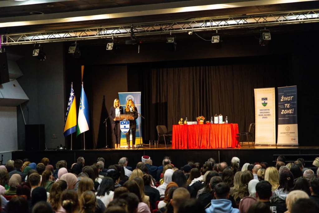 Bihać: Počela prva zvanična edukacija o genocidu u Srebrenici