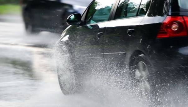 BIHAMK: Kolovoz mokar, učestali odroni